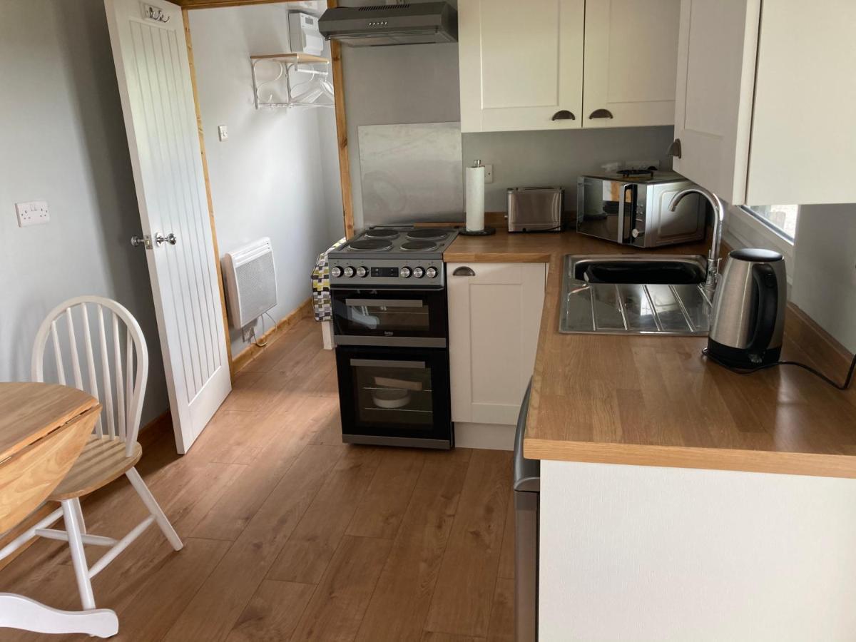 Kabin In The Woods Llandybie Экстерьер фото