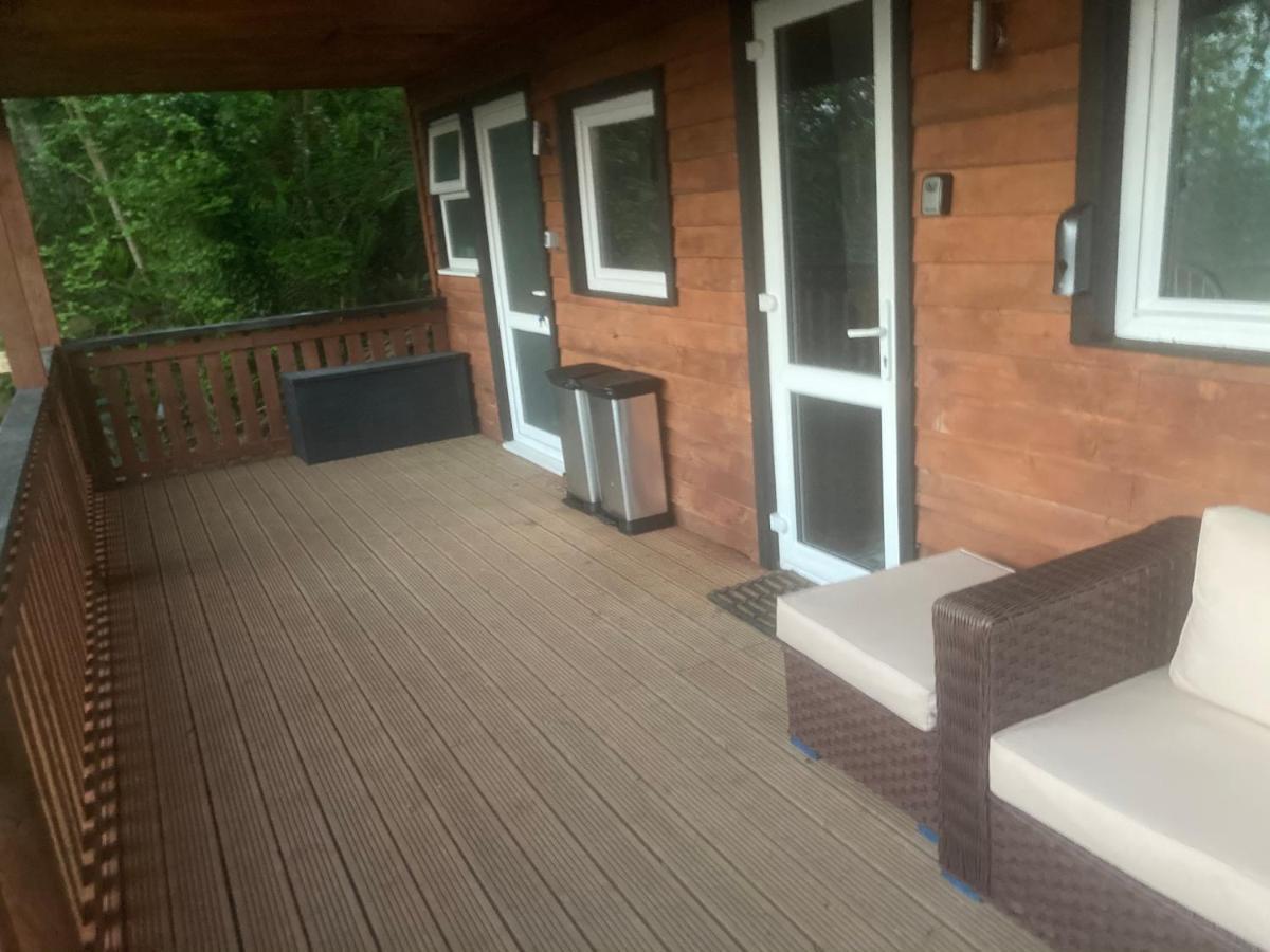 Kabin In The Woods Llandybie Экстерьер фото