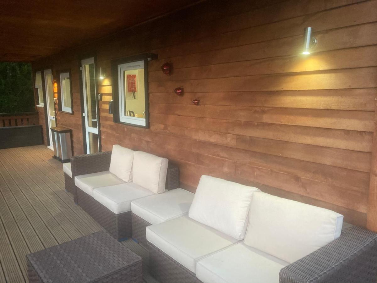 Kabin In The Woods Llandybie Экстерьер фото