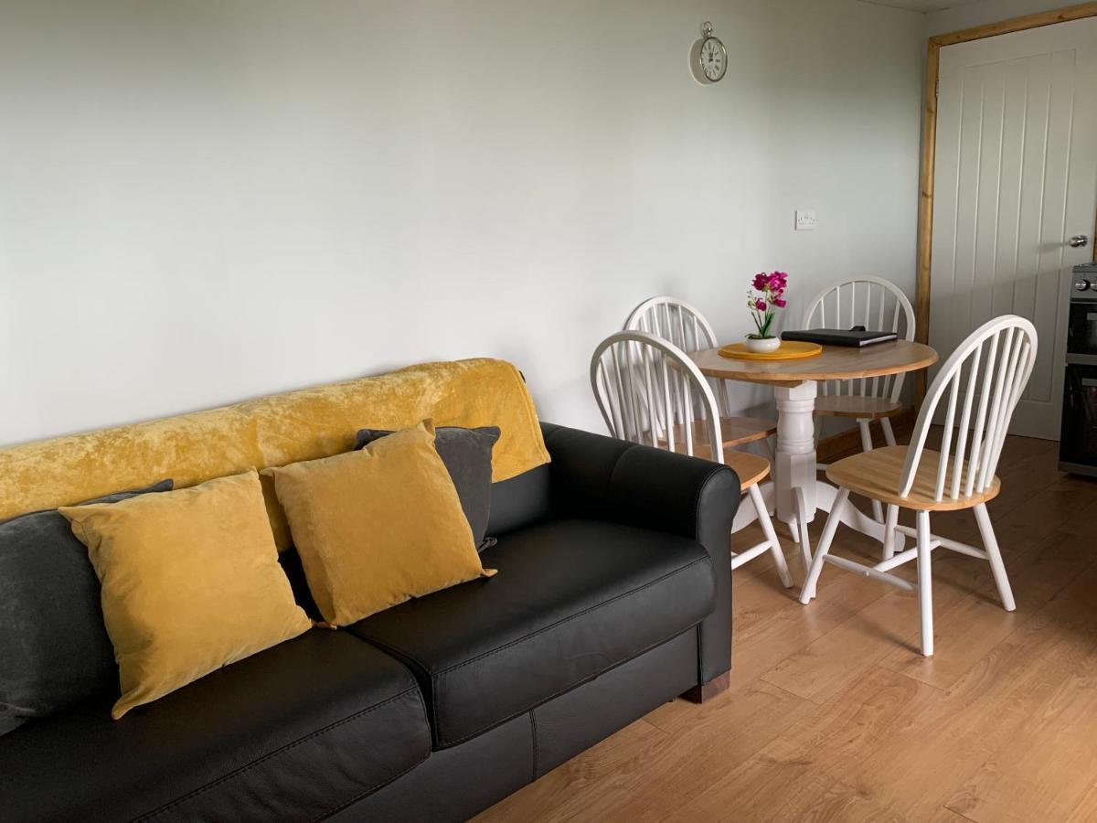 Kabin In The Woods Llandybie Экстерьер фото