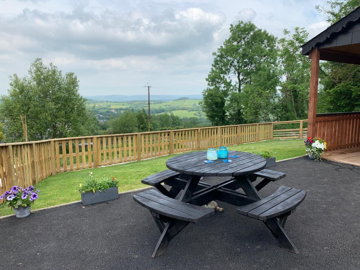 Kabin In The Woods Llandybie Экстерьер фото