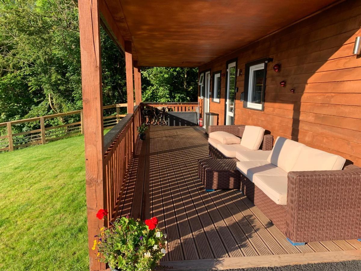 Kabin In The Woods Llandybie Экстерьер фото