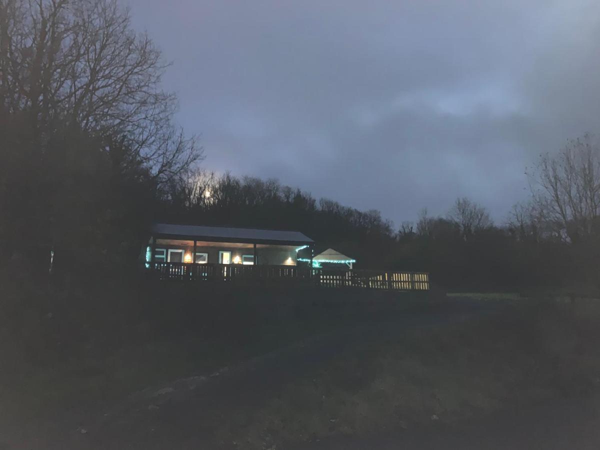 Kabin In The Woods Llandybie Экстерьер фото