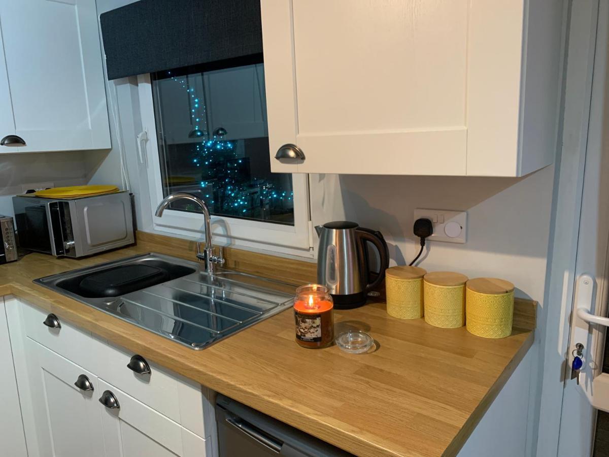Kabin In The Woods Llandybie Экстерьер фото