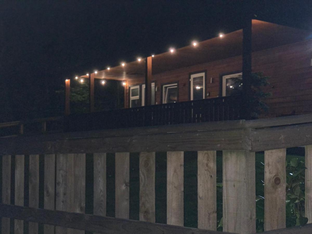 Kabin In The Woods Llandybie Экстерьер фото