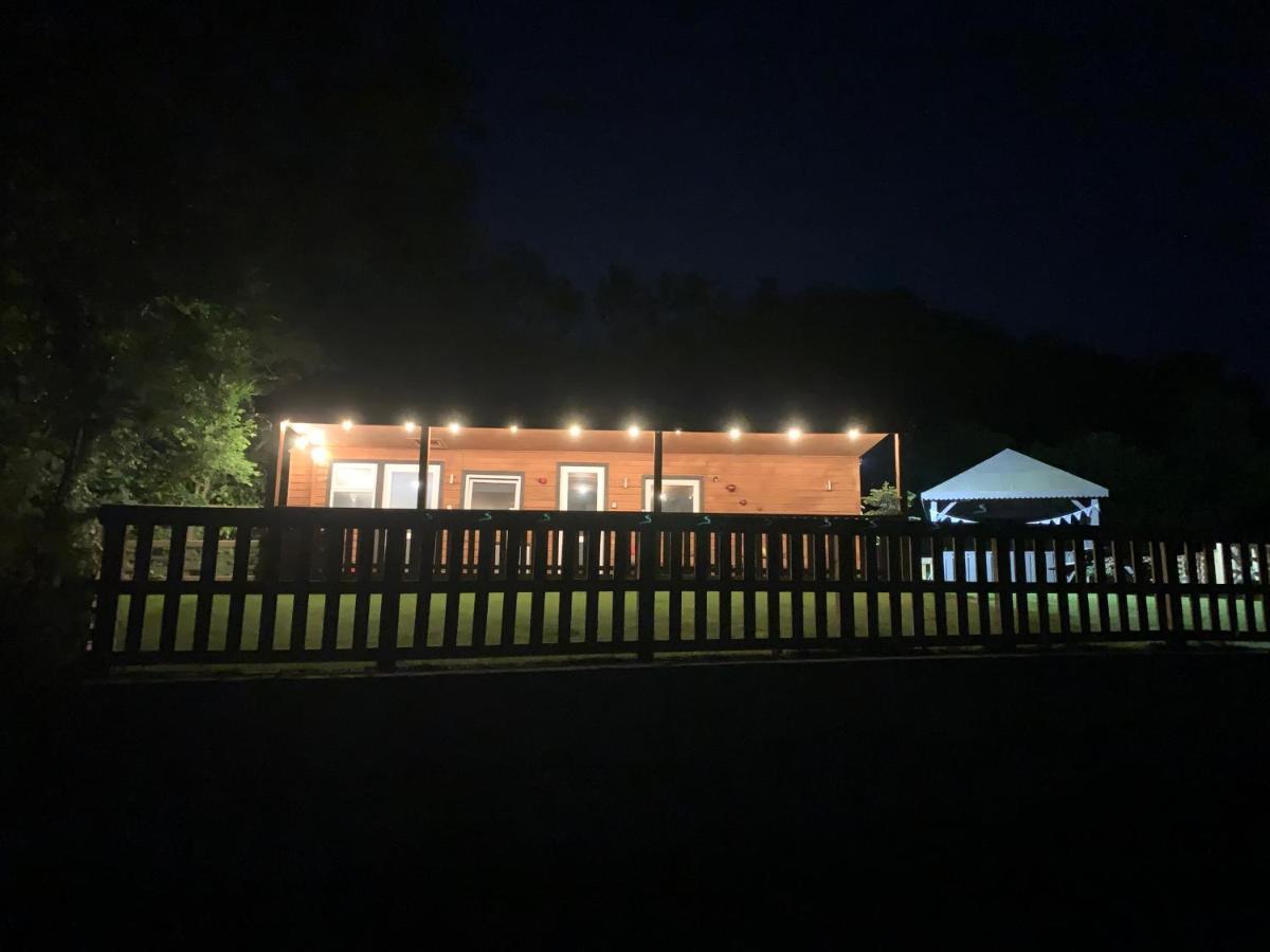 Kabin In The Woods Llandybie Экстерьер фото
