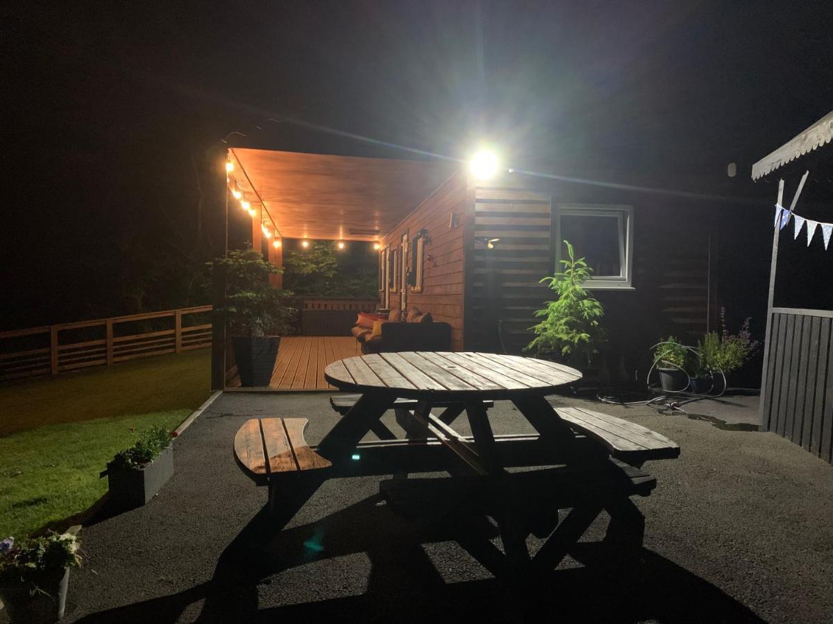 Kabin In The Woods Llandybie Экстерьер фото