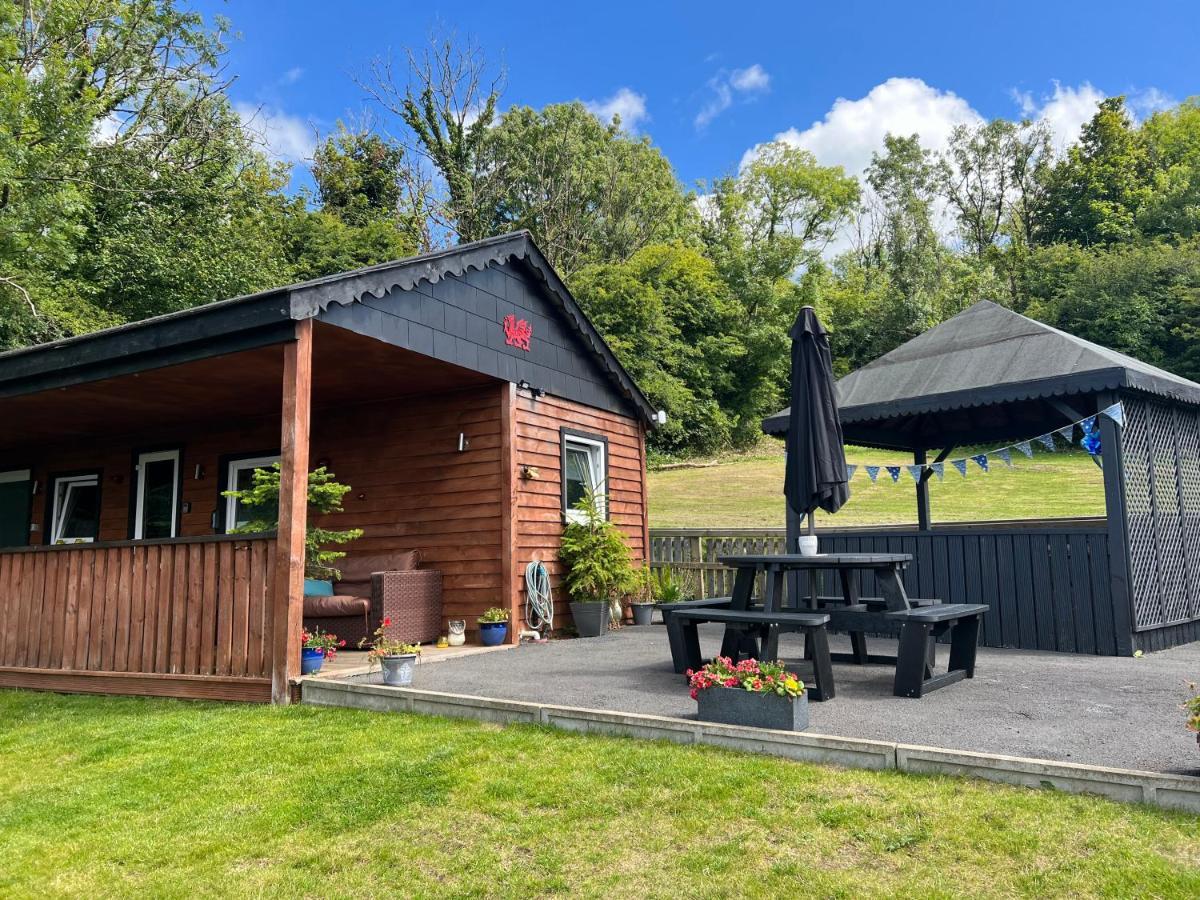 Kabin In The Woods Llandybie Экстерьер фото