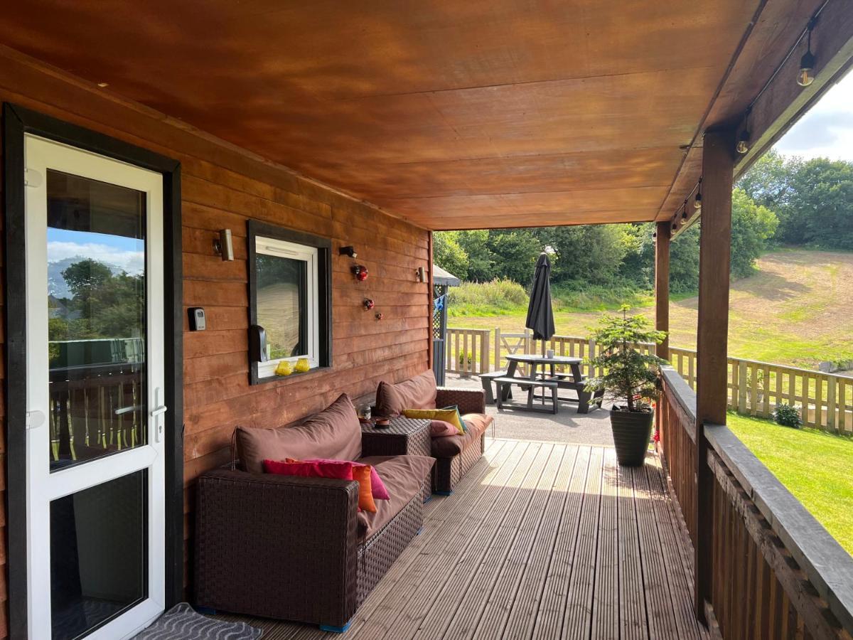 Kabin In The Woods Llandybie Экстерьер фото