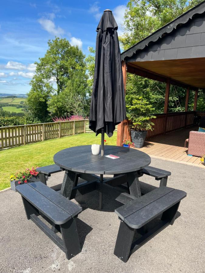 Kabin In The Woods Llandybie Экстерьер фото