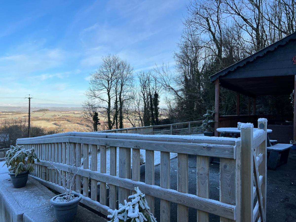 Kabin In The Woods Llandybie Экстерьер фото