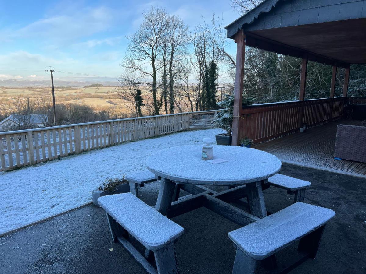 Kabin In The Woods Llandybie Экстерьер фото