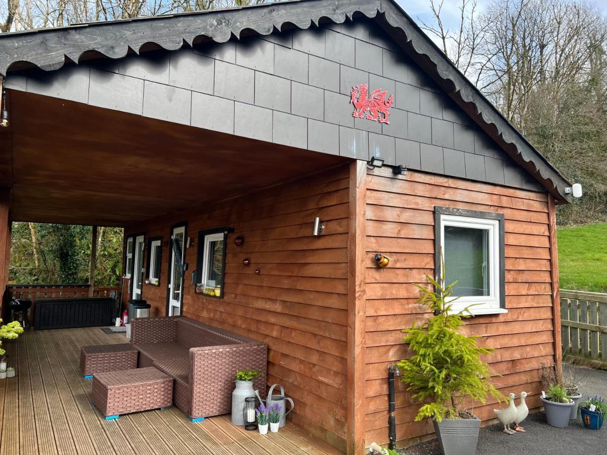 Kabin In The Woods Llandybie Экстерьер фото