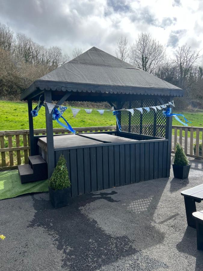 Kabin In The Woods Llandybie Экстерьер фото