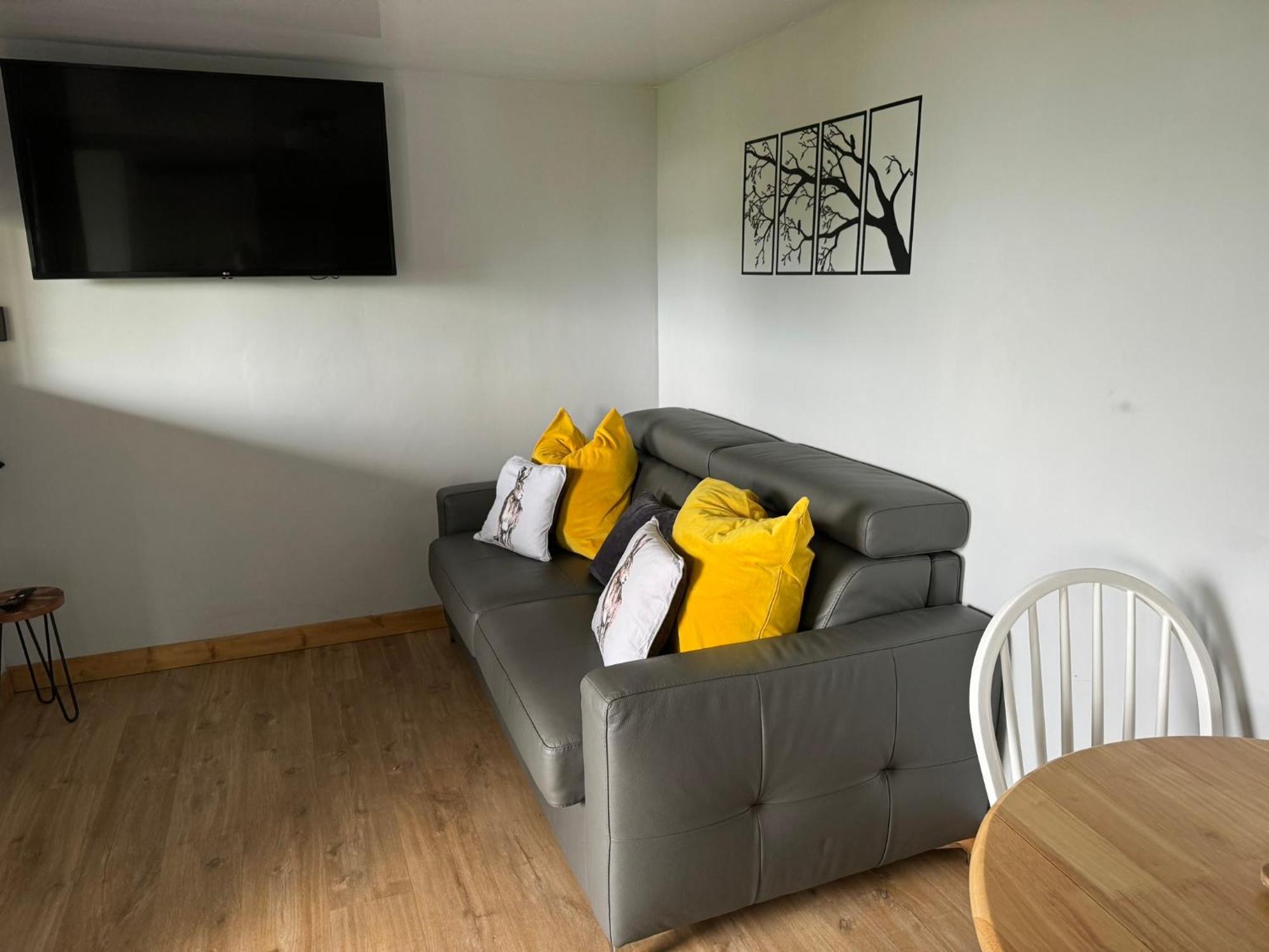 Kabin In The Woods Llandybie Экстерьер фото
